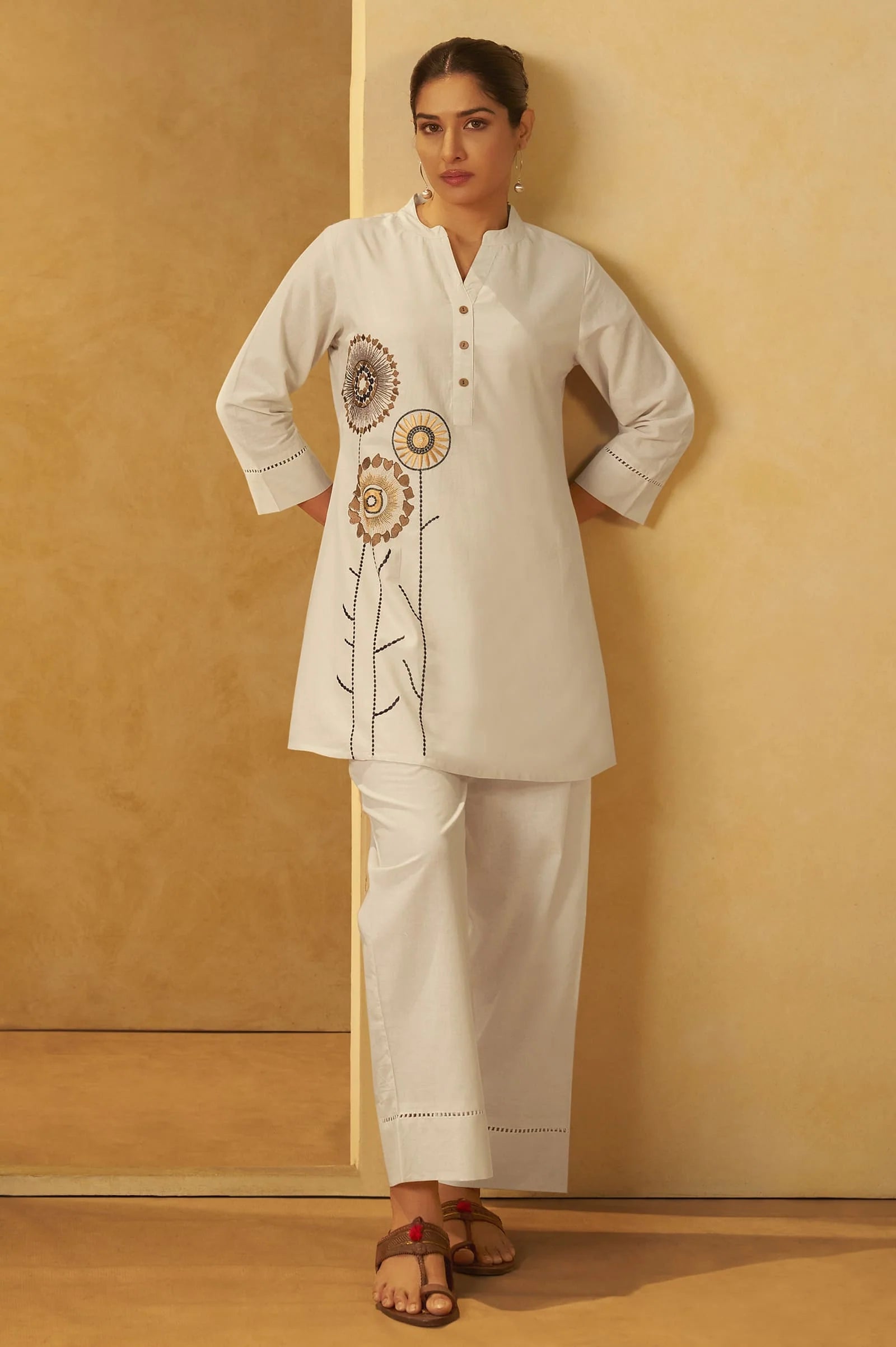Women Off White Pure Cotton Embroidered Straight Kurta Co-Ord Set