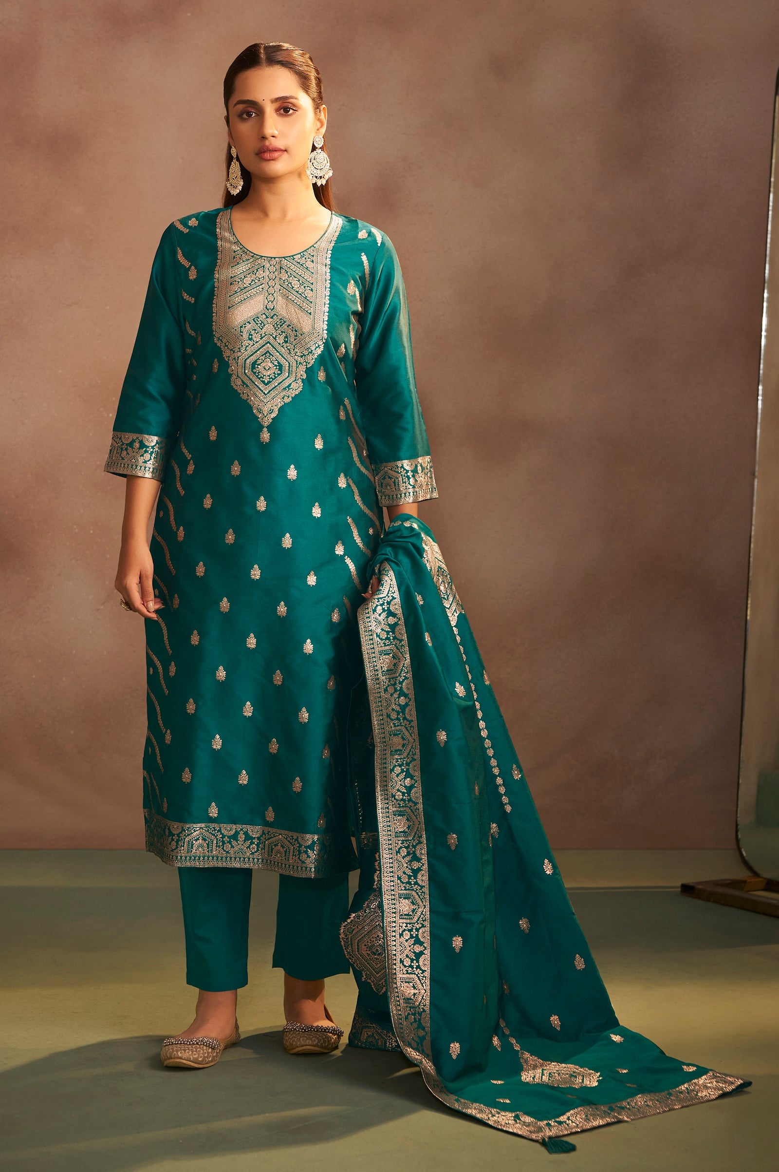 Zarina Rama Green Jacquard Kurta Set