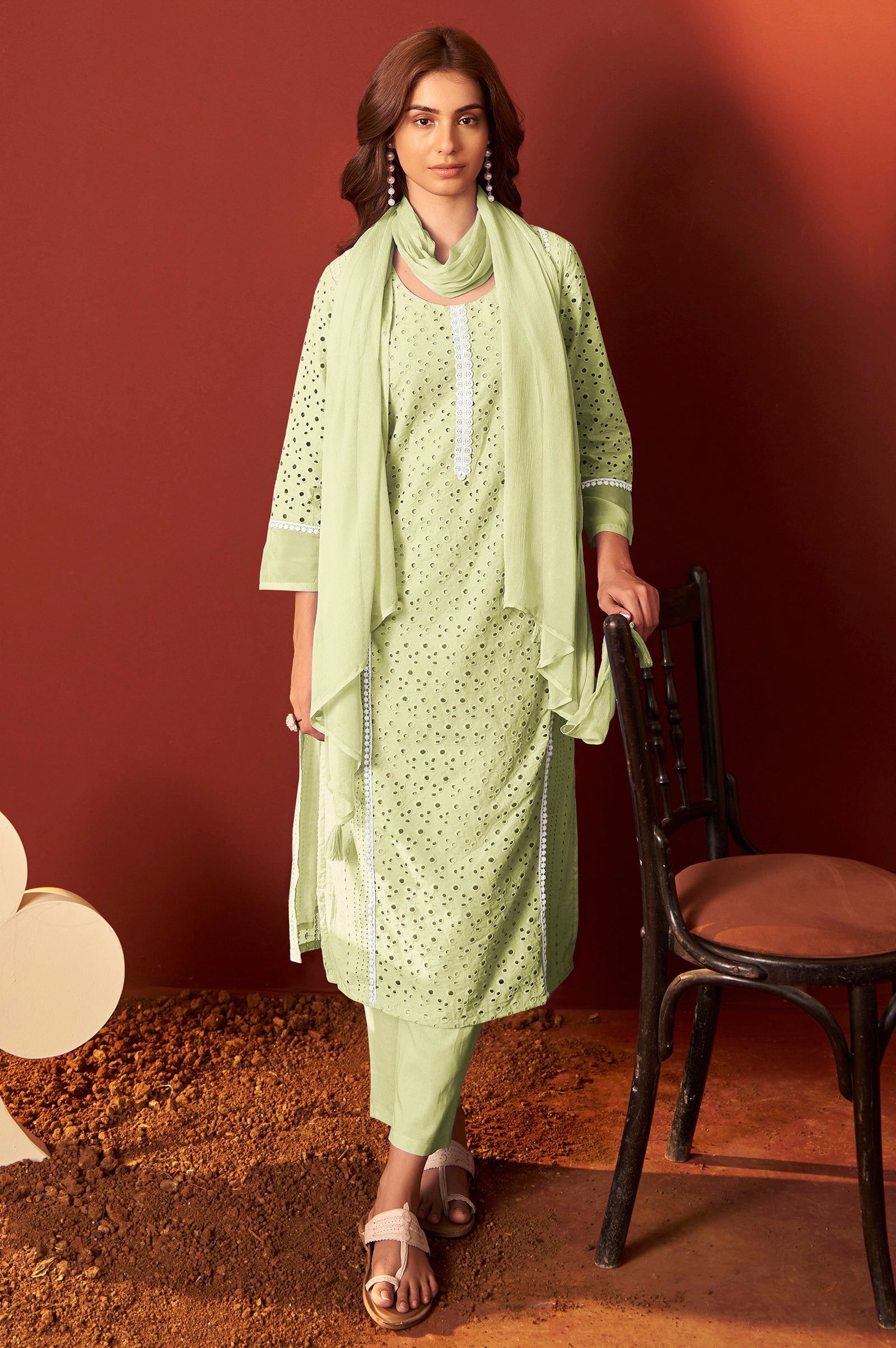 Pista Noor Schiffli Kurta Set